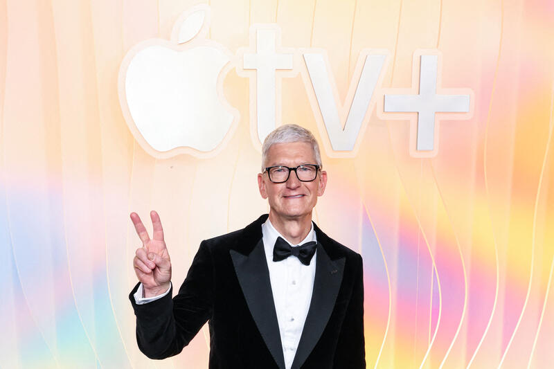 Tim Cook steps down as CEO of Apple