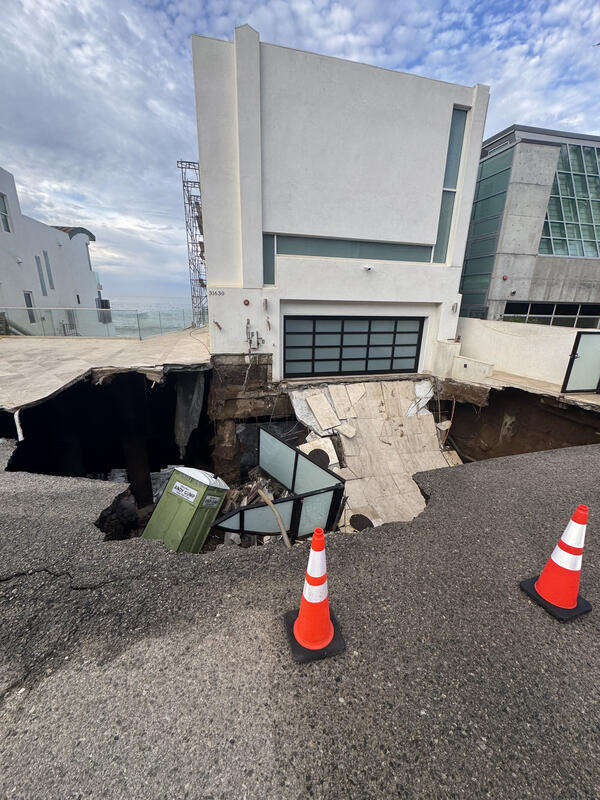 Nicolas Cage - Malibu Home Sinkhole
