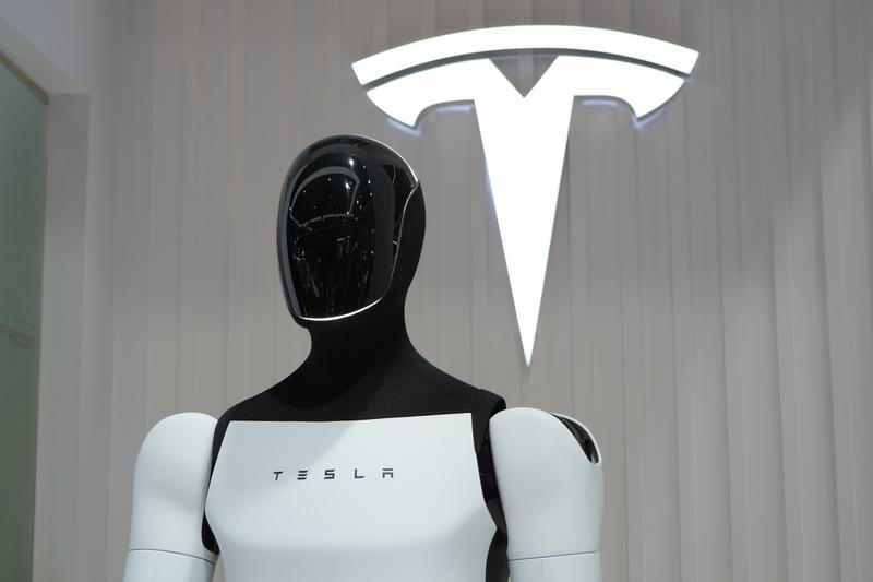 Tesla to Start Producing Optimus Robot