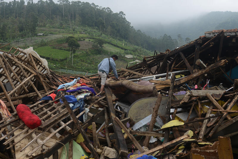 Indonesia - Landslide Kills at Least 50
